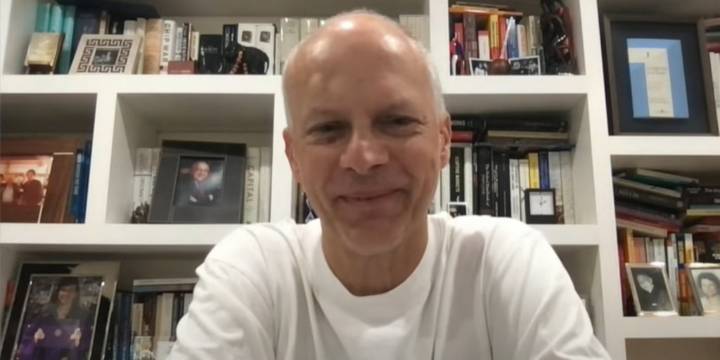 Un ex director del FMI dijo que la Argentina debería dejar flotar al dólar tras el apoyo del Tesoro de EEUU