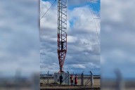 En una antena un individuo amenazó con arrojarse al vacío
