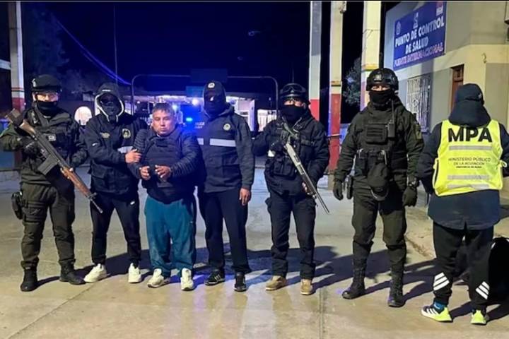 Extraditan desde Bolivia al quinto detenido por el triple femicidio