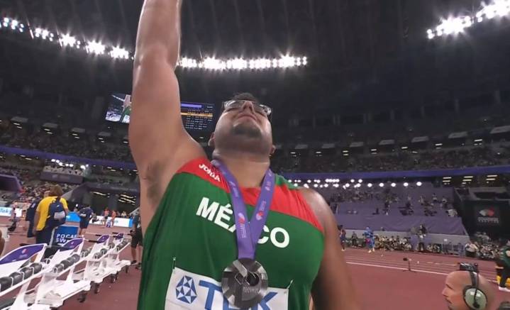 ¡Grande Uziel! El exalumno de la UACJ logra medalla de plata y récord nacional en el Mundial de Atletismo
