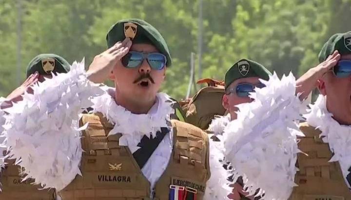 Al son del himno "Boina Verde" se presentó la Escuela de Montaña