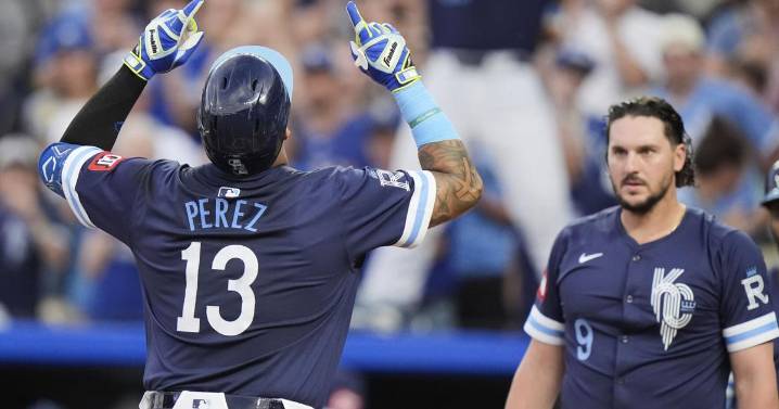 Perez hits 3-run HR in 7-run 1st inning as Royals rough up Scherzer in 20