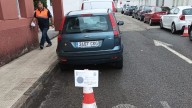 Betanzos se prepara para las «lagarteiras» y crea una barrera de sacos para impedir que las mareas vivas lleguen a la carretera