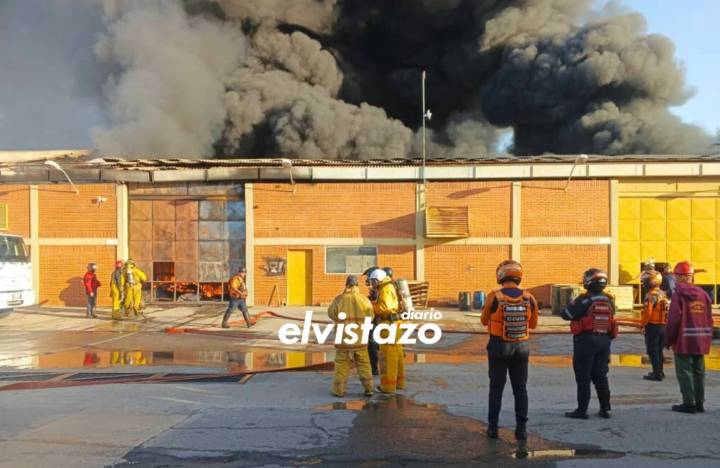 Se incendia un galpón en Barcelona la mañana de este domingo