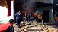 Bomberos de Caracas controlaron incendio tras explosión de una bombona de gas en Caracas que dejó una mujer herida
