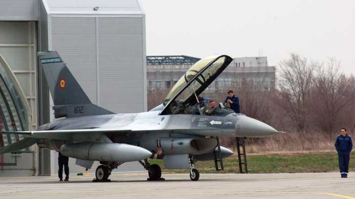 Rumanía despliega dos cazas F-16 tras la entrada de drones rusos en su espacio aéreo