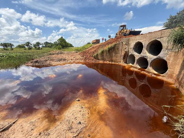 Reparan alcantarilla en la Troncal 10 de Maturín