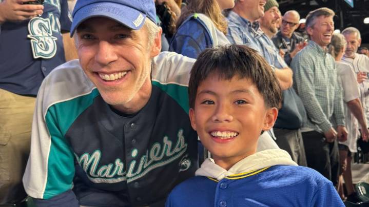 Mariners fan has touching response after receiving historic baseball