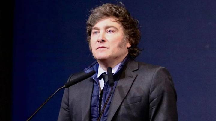 Cae la confianza en el gobierno y toca el mínimo histórico con Milei
