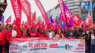 Manifestación frente a la Delegación del Gobierno para exigir la reducción de la jornada laboral