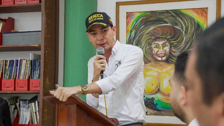 Alcalde aseguró que ha puesto plata de su salario para tanquear vehículos de la Fuerza Publica: “Cómo van a combatir si no tienen herramientas”