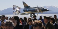 Malvinas en Bariloche: secretos y enigmas del avión Mirage que se exhibe en el lago Nahuel Huapi