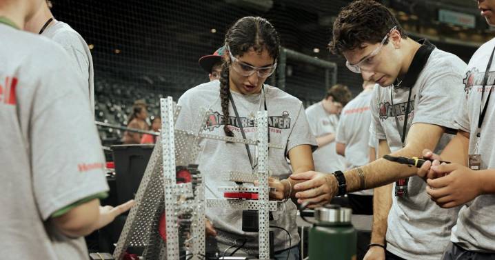 Robots take over Chase Field at 4th annual Futureshaper Robotics Competition