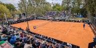 Los otros números detrás de un torneo de tenis en Argentina: ocho cajones de bananas, 6 mil botellas de agua y 700 toallas