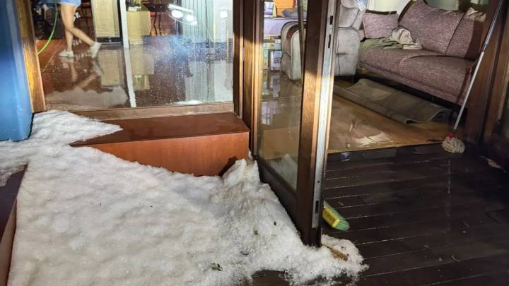 Granizo y "vientos huracanados" dejan un rastro de daños en pueblos y campos