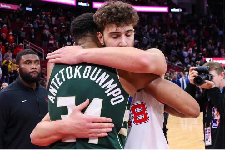 Giannis Antetokounmpo Makes Peace With Alperen Sengun After Life-Threatening Event The drama between Giannis Antetokounmpo and Alperen Sengun after the EuroBasket 2025 finally ended with a joint post 
