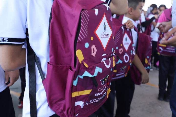 Entregó Municipio apoyos escolares a la primaria José Fernández Mejía
