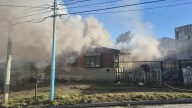 Cableado eléctrico provocó incendio en el entretecho de una vivienda