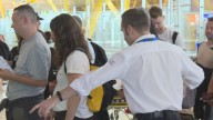 Baraxas recupera a normalidade despois dunha mañá de caos na T4 por unha folga