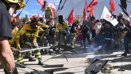 Miles de trabajadores forestales de toda España dicen 'basta' en Valladolid al "negocio" de los incendios y la "precariedad"