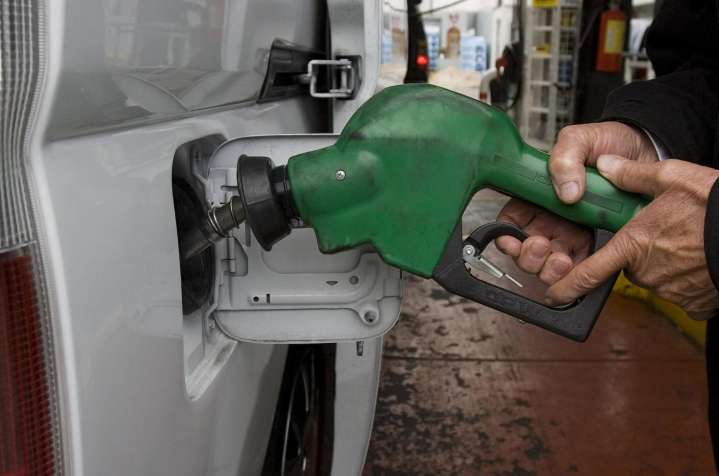 Reguladores mexicanos denuncian estaciones de gasolina por vender litros incompletos