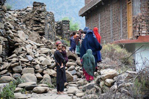Earthquake in eastern Afghanistan destroys villages and kills 800 people, with 2,500 injured