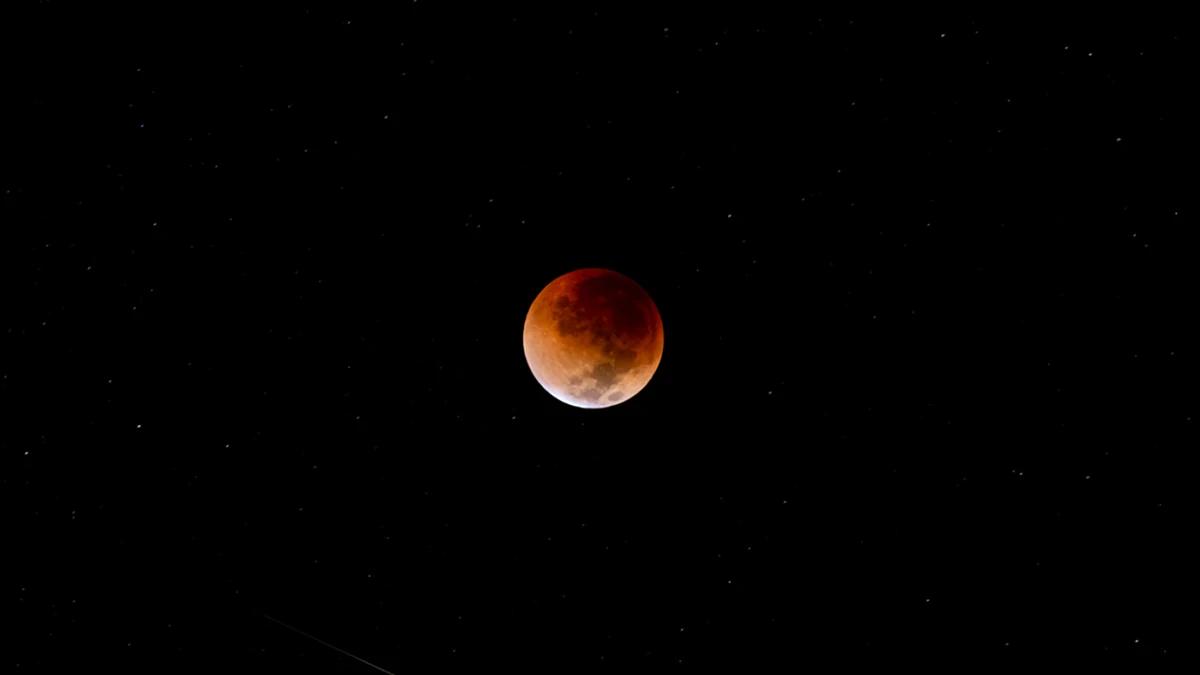 Cinco datos curiosos que quizás no conozcas sobre el eclipse lunar total