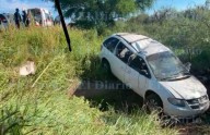 Conductora resulta lesionada tras volcar en la carretera a Aldama