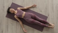 Las cuatro posturas de yoga que ayudan a enfriar el cuerpo durante este verano