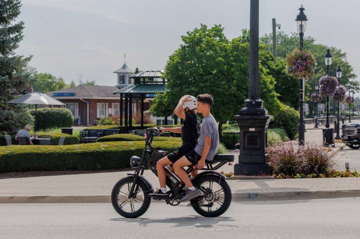 E-bikes and e-scooters are increasingly popular among kids. Area towns are moving to slow things down. – Chicago Tribune