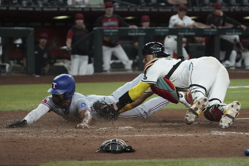 Sencillo de dos carreras de Osuna en la 10ma da triunfo 7-5 a Rangers sobre Diamondbacks
