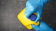 La Anmat prohibió la venta de una marca de lavandina en polvo y de filtros de agua