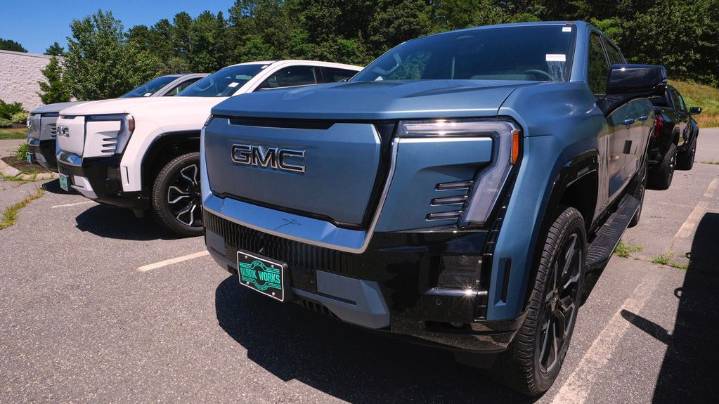 Electric vehicle sales hit record high in August, Kelley Blue Book reports