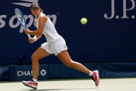 Tennis-Swiatek mindful of young fans at US Open after souvenir grab goes viral