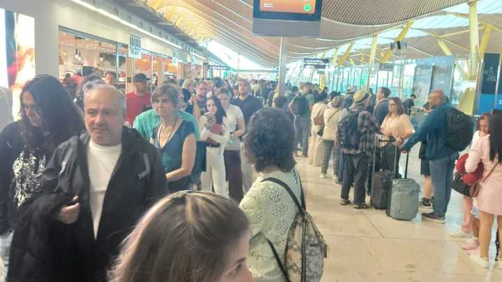 Brit travel warning as 'indefinite' strike sparks chaos at Spain's biggest airport with 'endless queues' and delays
