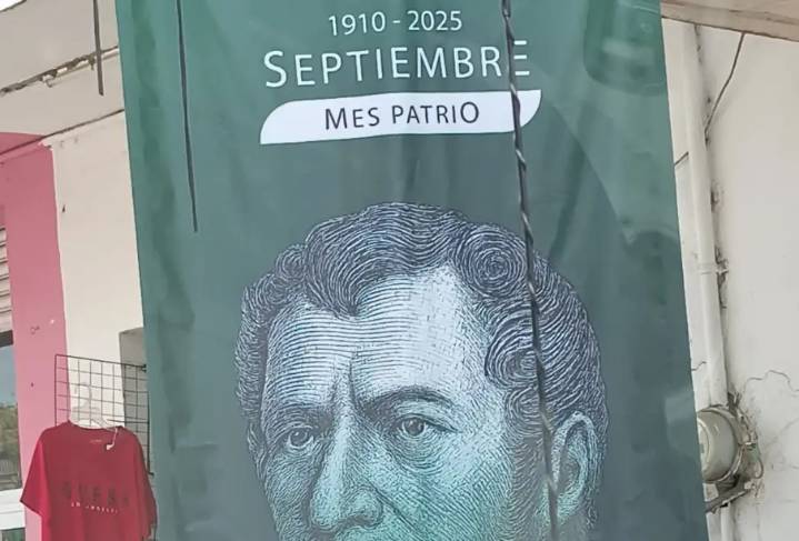 Gobierno de Bahía de Banderas confunde la Independencia con la Revolución Mexicana en pendones patrios