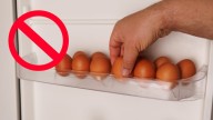 No guardes los huevos en la puerta de la heladera, es un error: dónde hay que ponerlos para que duren más