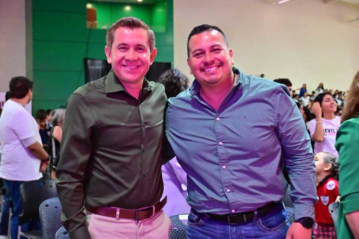 Alcalde de San Buenaventura apoya programa 'Level Up Coahuila' para fortalecer la educación