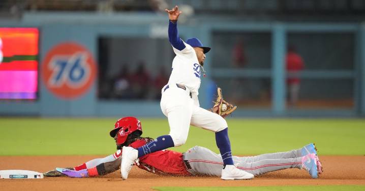 Phillies Wild Card playoff rooting guide: the Reds or the Dodgers?