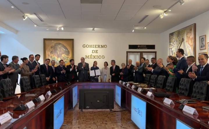 Sheinbaum se reúne con gasolineros; renuevan acuerdo para estrategia de precio único