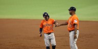Jose Altuve (right foot discomfort) exits vs. Braves