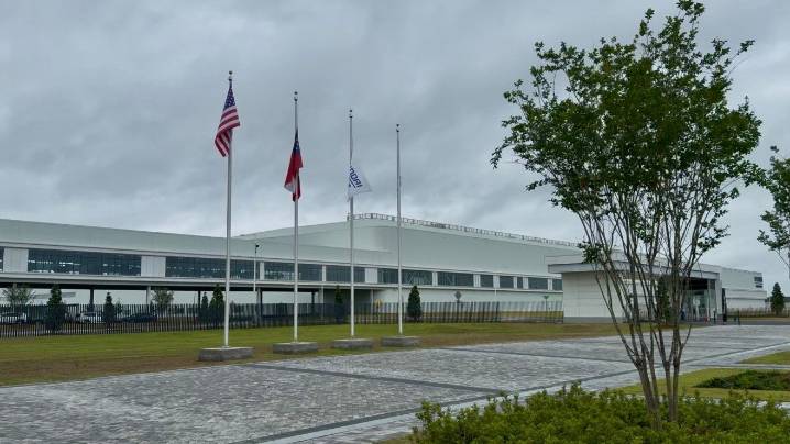 Al menos 450 migrantes detenidos en megaredada en planta de Hyundai en Georgia