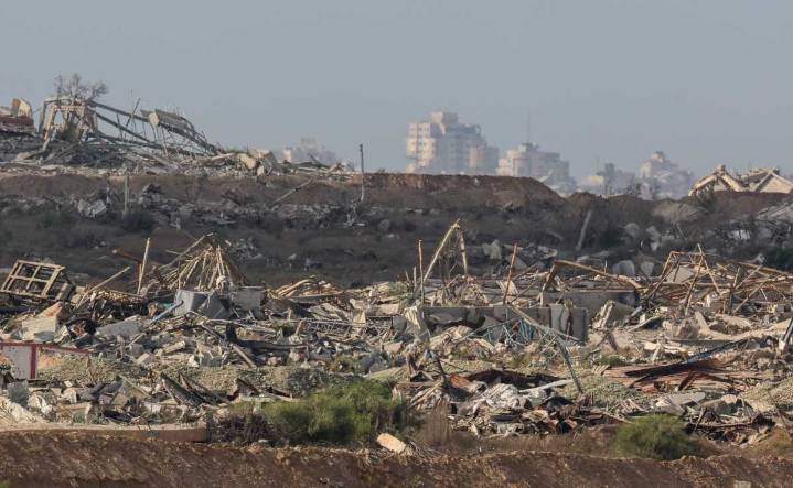 OMS dice que permanecerá en Gaza pese a llamado israelí de evacuar; prevén inviable el traslado a la "zona humanitaria"