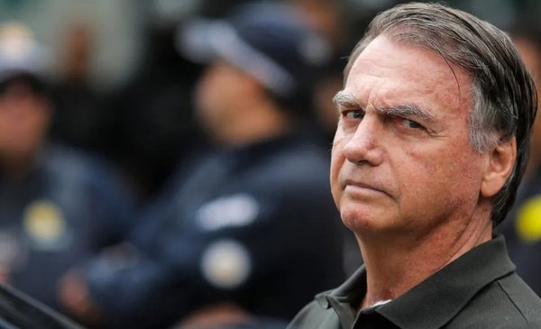 Alarma en Brasil: Bolsonaro fue hospitalizado de urgencia por una descompensación