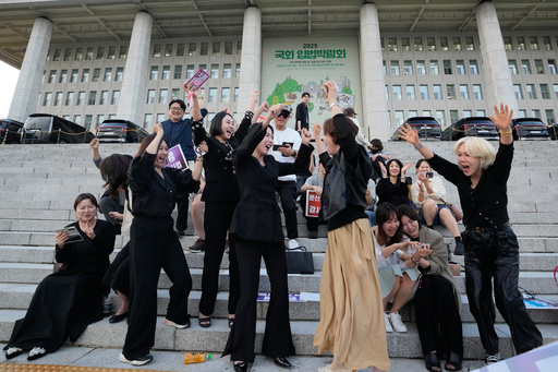 South Korean parliament votes to allow tattooists to work without a medical license