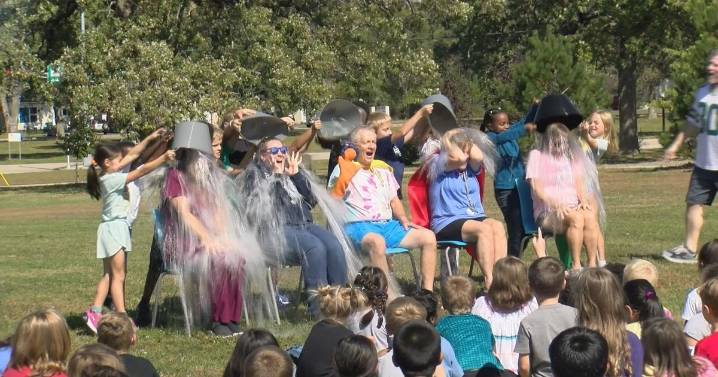 Longfellow Elementary rallies behind teacher with Alzheimer's Disease