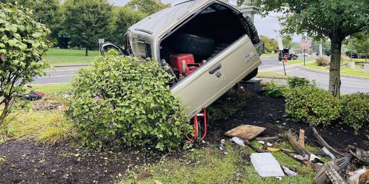 1 hospitalized following crash in South Windsor