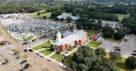 Church Point honors retired assistant police chief Carl Thibodeaux in funeral procession