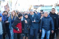 Ferraresi cerró la campaña electoral con la Caminata para la Victoria