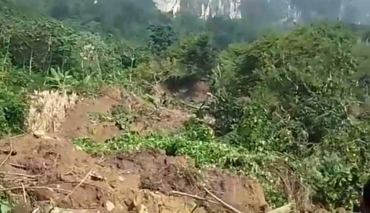 Alertan por deslizamiento de tierra en Loma San Juan, Jalapa de Diaz, #Oaxaca, por lluvias; sin víctimas ni daños